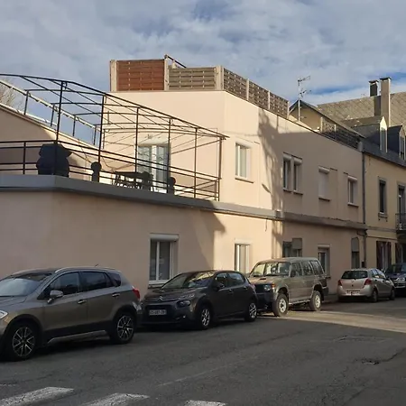 Loc Trotteur Le Pivoine Grand Confort, Gare Sncf De * ルルド